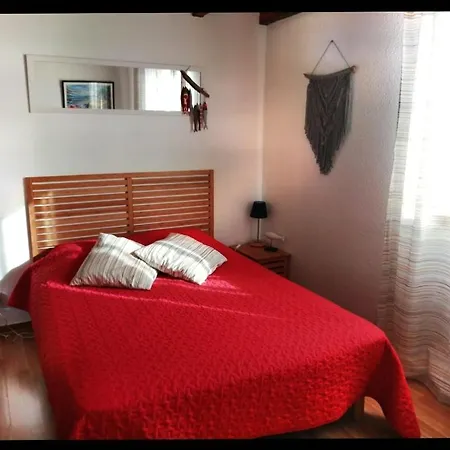 Maison Mitoyenne 700m De La Parking Prive