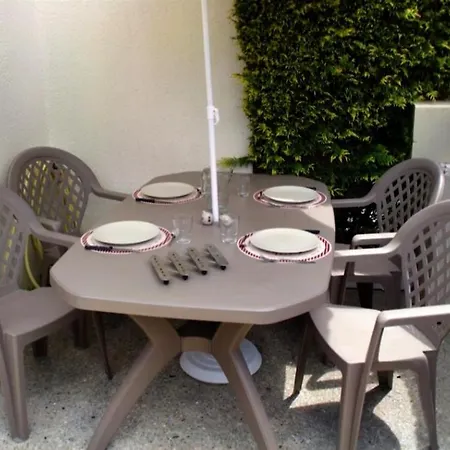 Maison Mitoyenne 700m De La Parking Prive בית נופש